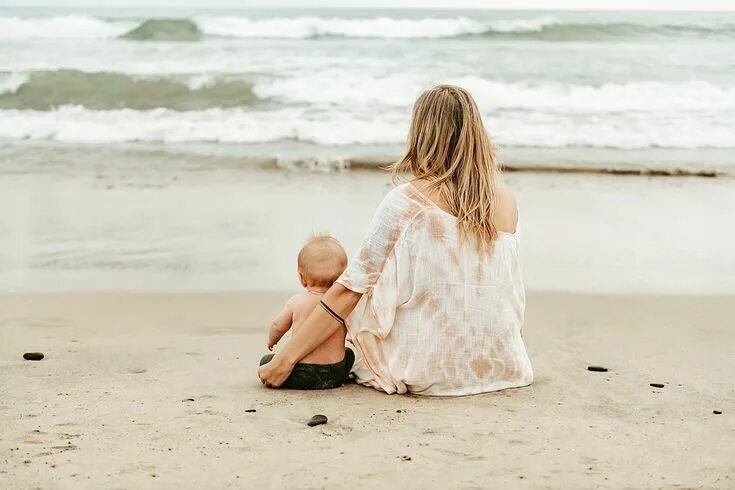 Пляж мама фото Mom and Son Beach Pictures Baby beach photos, Baby beach pictures, Beach mom