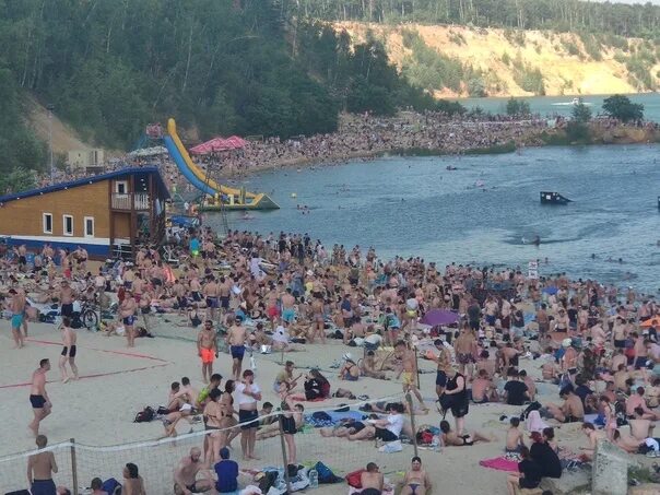 Пляж московская область дзержинский фото Dzerzhinsky quarry suddenly became one of the most popular beaches of the capita