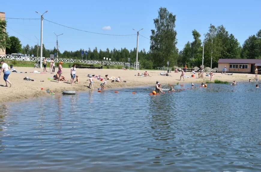 Пляж московская область шатура фото Благоустроенный пляж озера Юбилейного встречает рошальцев и гостей города / Ново