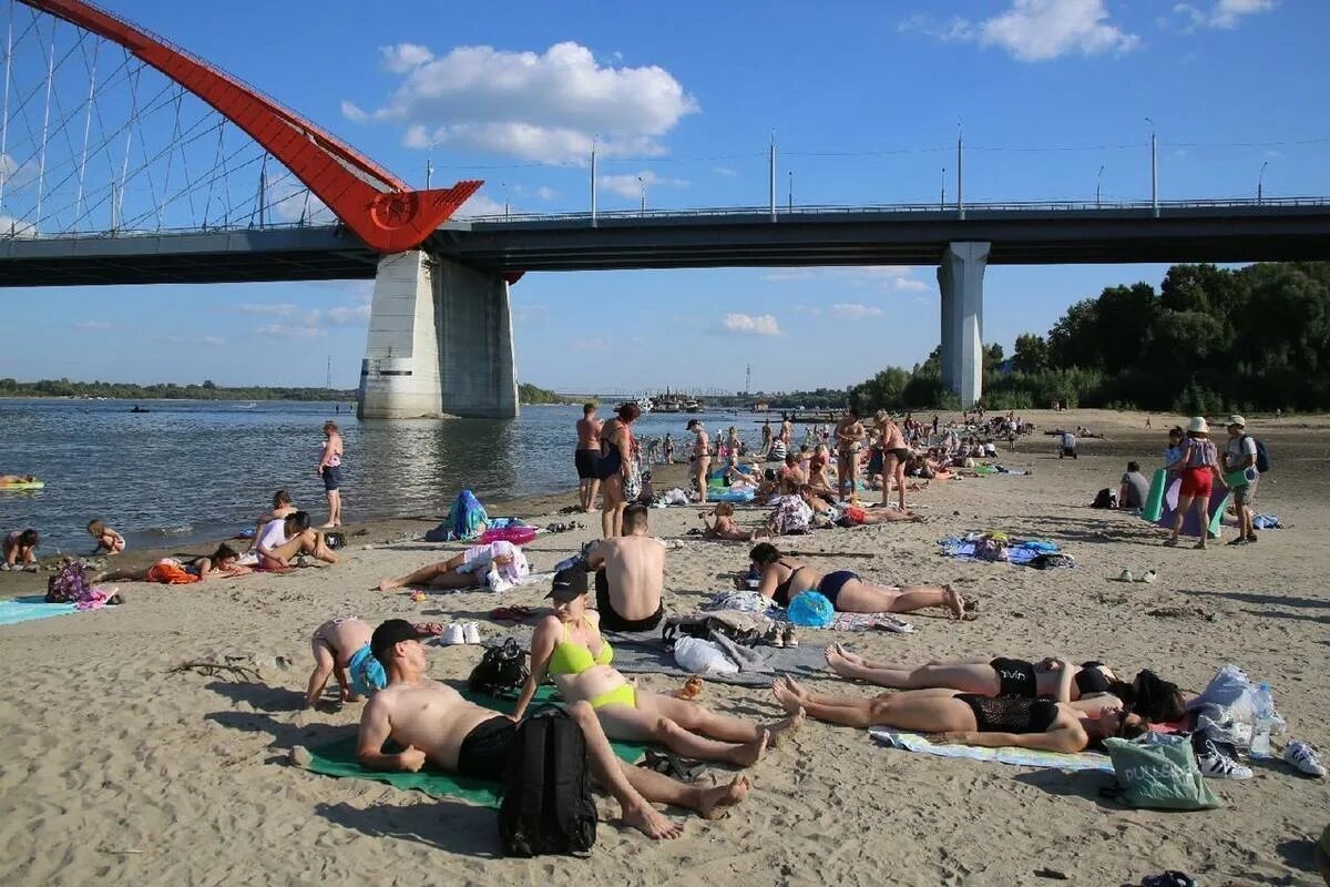 Пляж новосибирск советский район фото В Советском районе Новосибирска 17 июня неизвестные "заминировали" ТЦ и пляж - М
