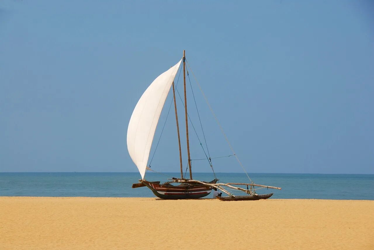 Пляж парус фото Download free photo of Boat, fishing boat, sail, beach, sea - from needpix.com