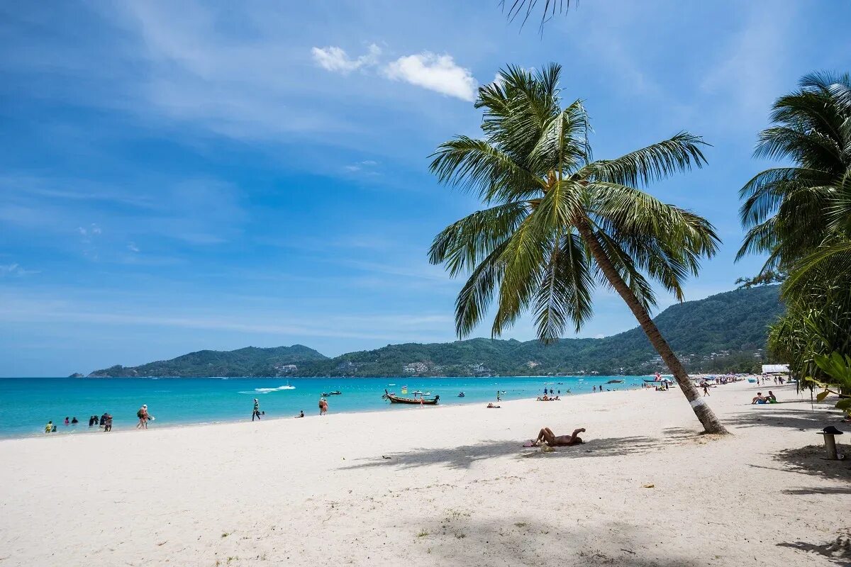 Пляж патонг фото Living the Dream: Why Expats Choose Phuket as Their Tropical Paradise - Home In 