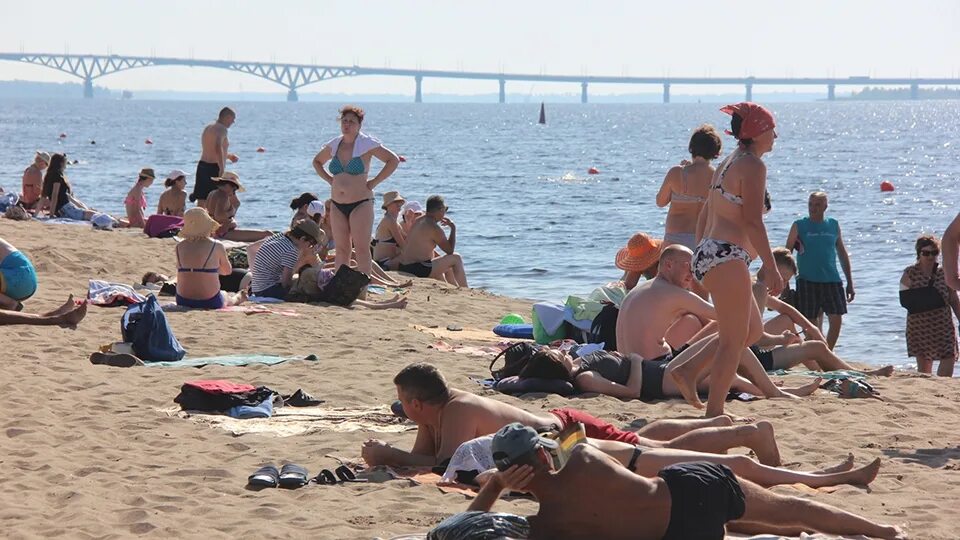 Пляж покорителей волги саратов октябрьский район фото Роспотребназор проверяет воду и песок на 32 официальных саратовских пляжах Новос