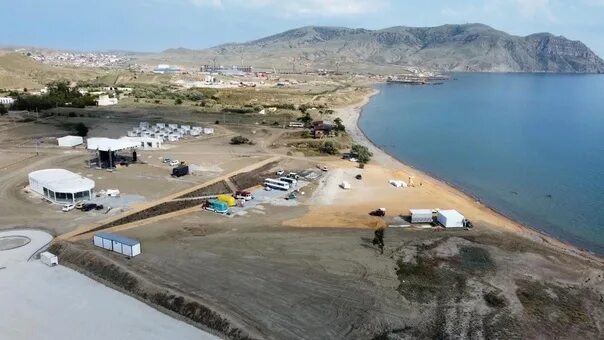 Пляж ракета фото No Dia da Rússia, perto de Sudak, perto do fórum Tavrida, uma nova praia será ab
