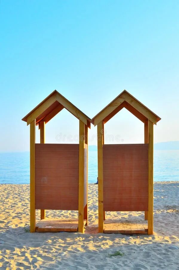 Пляж раздевалка фото Two Wooden Beach Changing Rooms Stock Photo - Image of season, greece: 58646804