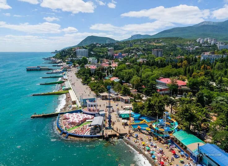 Пляж республика крым алушта фото Bird's eye view of Alushta public beach Photogallery Crimea 360 ° Aerial Panoram
