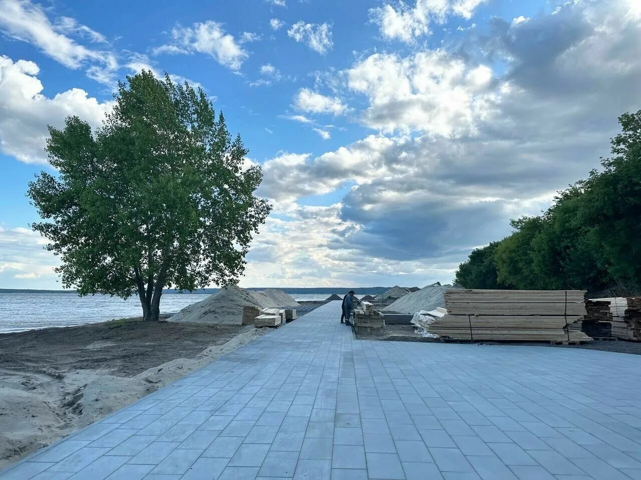 Пляж республика татарстан менделеевск фото Пляж в Менделеевске оборудуют дорожками из северной лиственницы