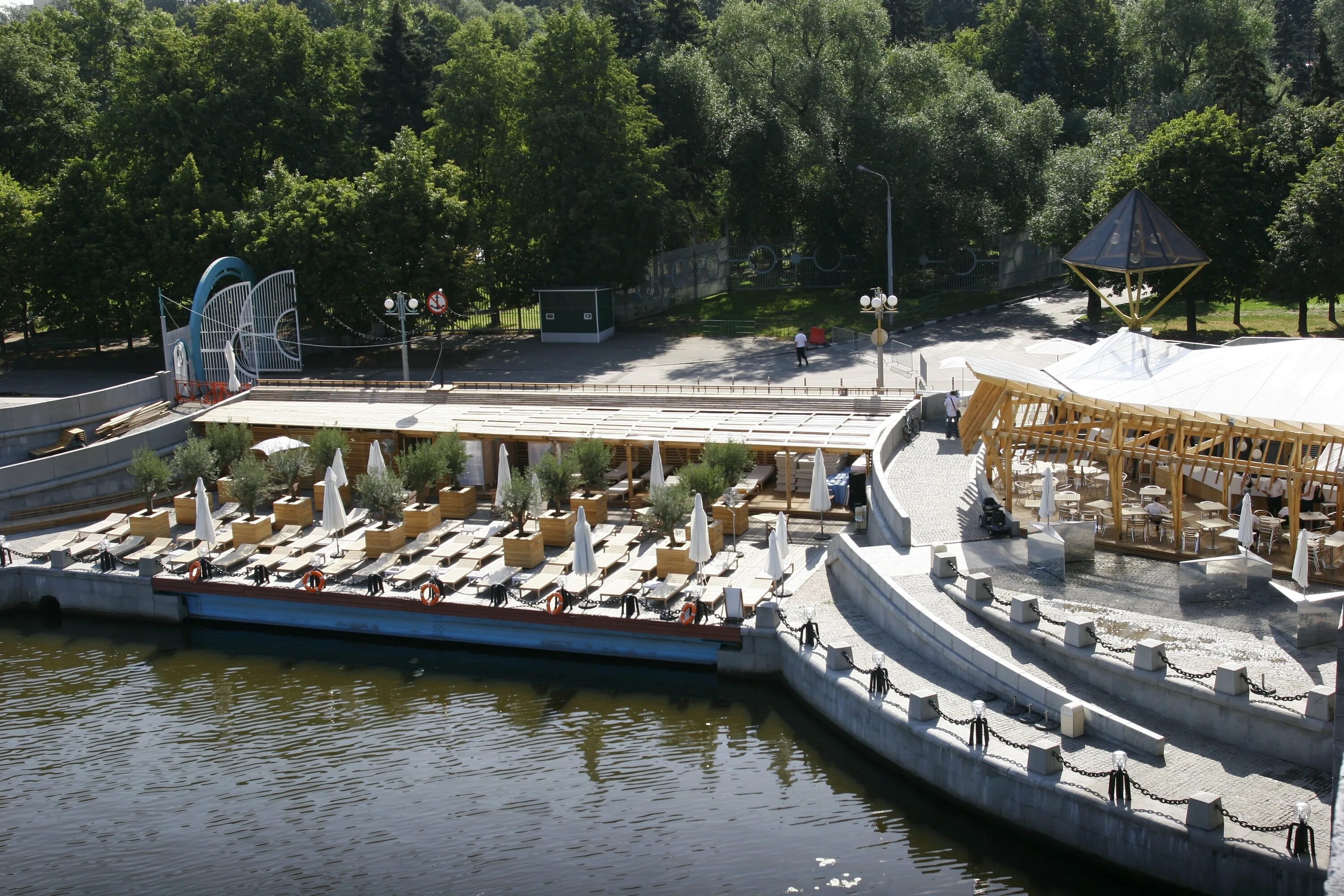 Пляж ресторан речной фото Abramovich brings Midas touch to Gorky Park