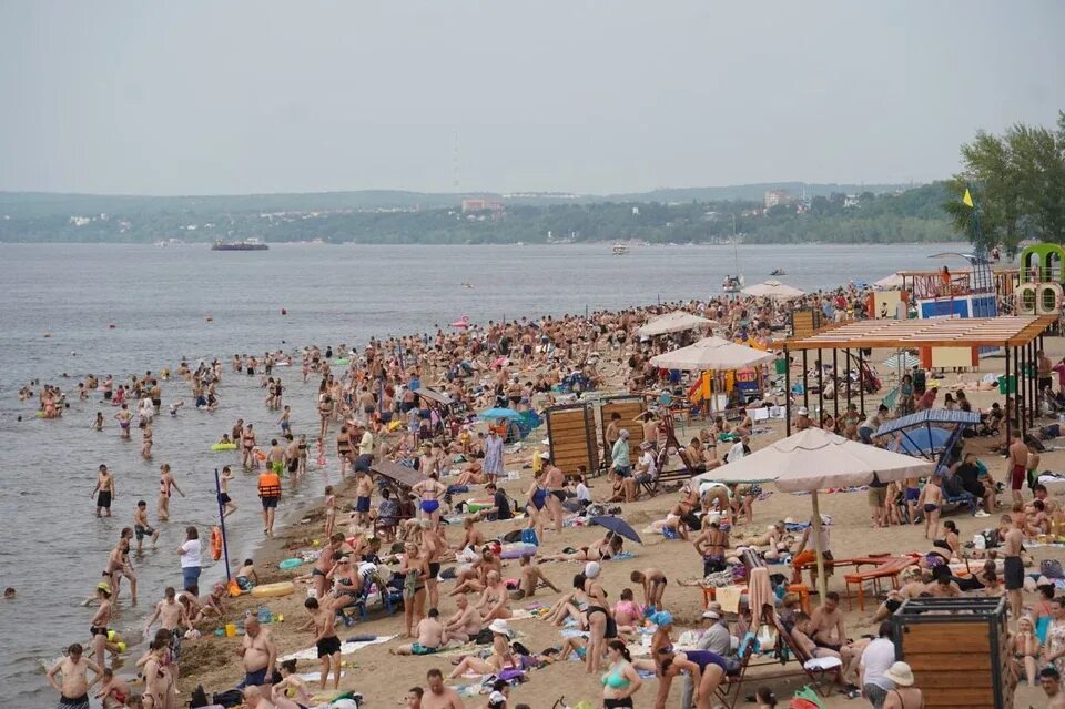 Пляж самары фото Переполненные пляжи, мокрый енот и полыхающий лес: что натворила жара в Самарско
