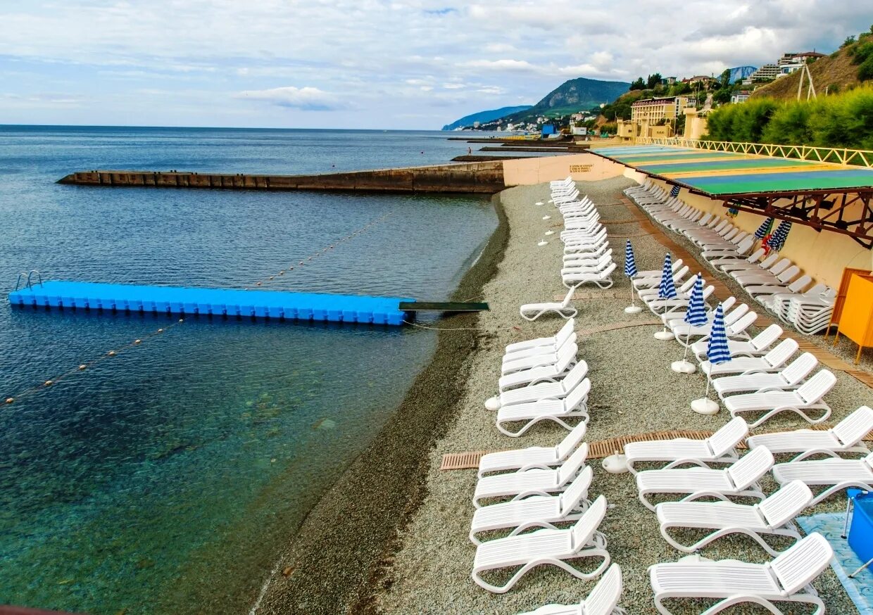 Пляж санатория алушта фото Санатории и пансионаты Алушты с крытым бассейном с минеральной водой с лечением 