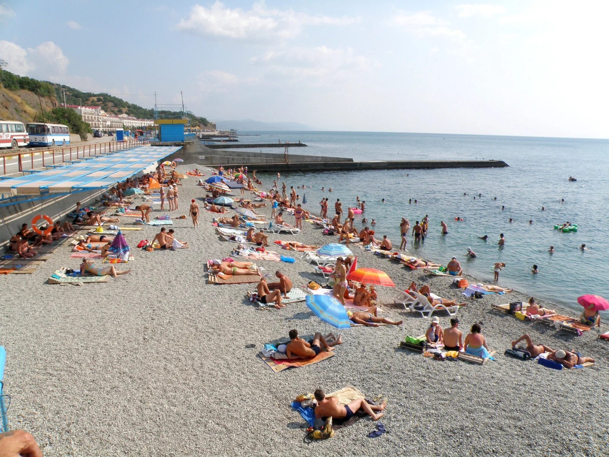Пляж санатория алушта фото Фото территории ТОК "Чайка"