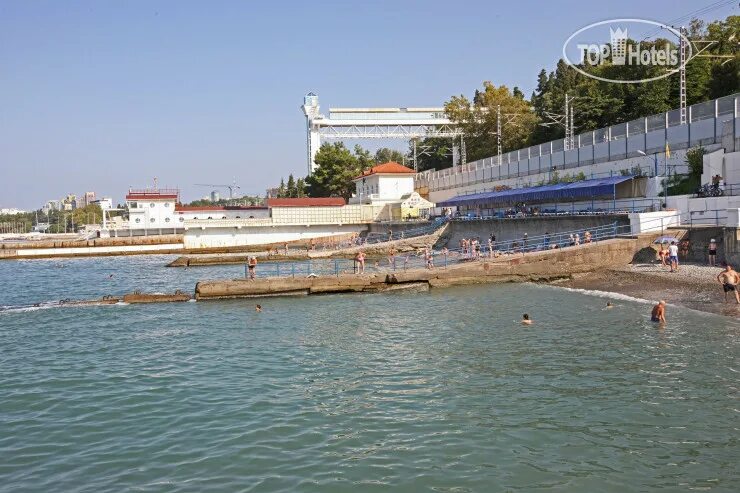 Пляж санатория металлург сочи фото Топ 10 санаториев Краснодарского края. Рейтинг отелей и гостиниц мира - TopHotel