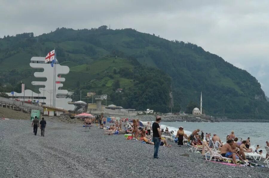 Пляж сарпи фото Сарпи - "купание в море с видами на мечети Турции" - Телеканал "Моя Планета"