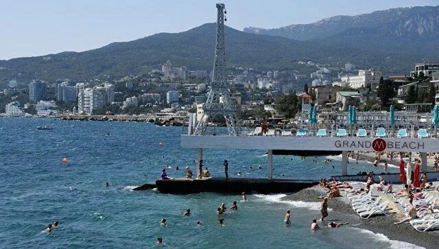 Пляж симферополя фото Пляжный евростандарт: как крымский туробъект стал лучшим в России - Лента новост