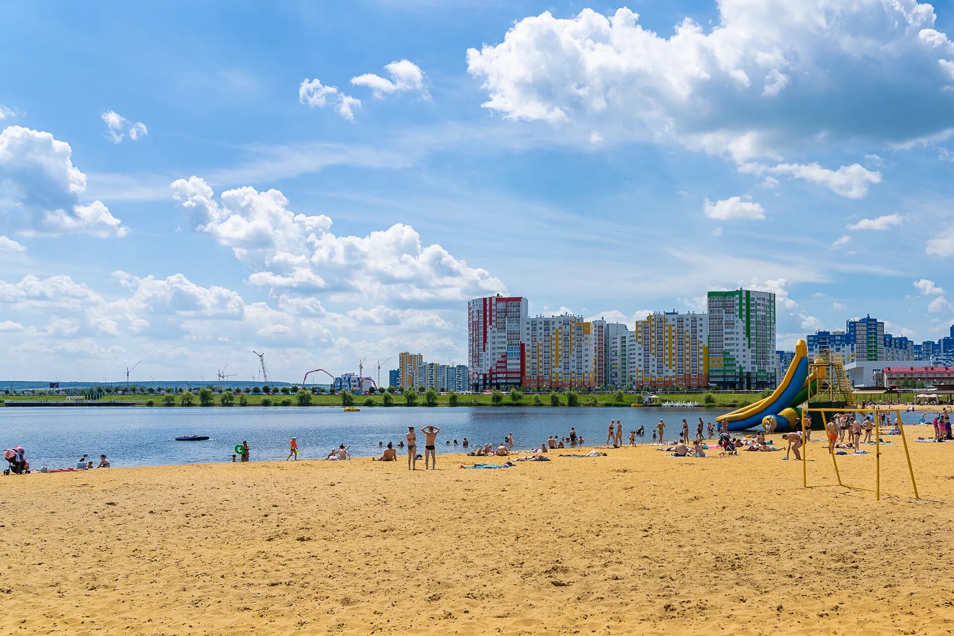 Пляж спутнике фото Курортная атмосфера в Поволжье: почему для переезда стоит выбрать Город Спутник 