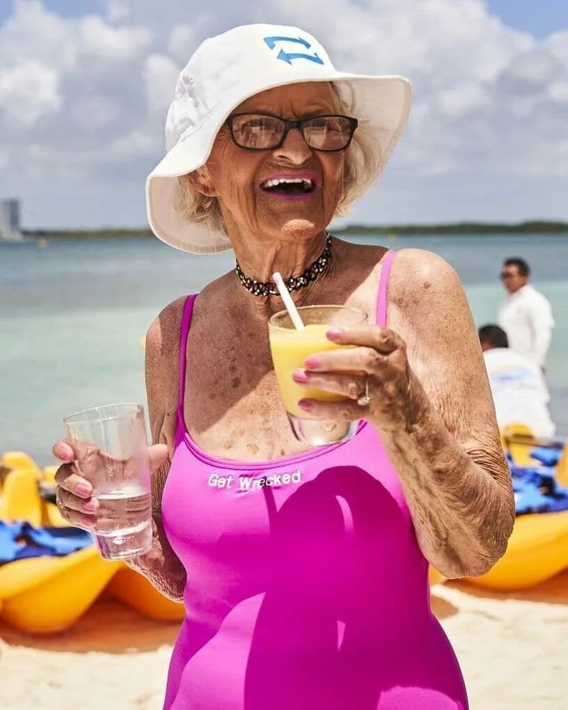 Пляж старухи фото Пин на доске on The beach Старушки, Пляж, Лицо