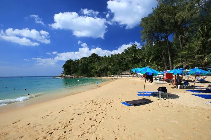 Пляж сурин пхукет фото Surin Beach, on Phuket's west coast, is a great place to relax, with soft sand a