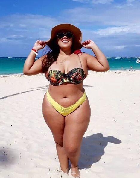 Пляж толстые женщины фото Pin on Brazilian Plus Size