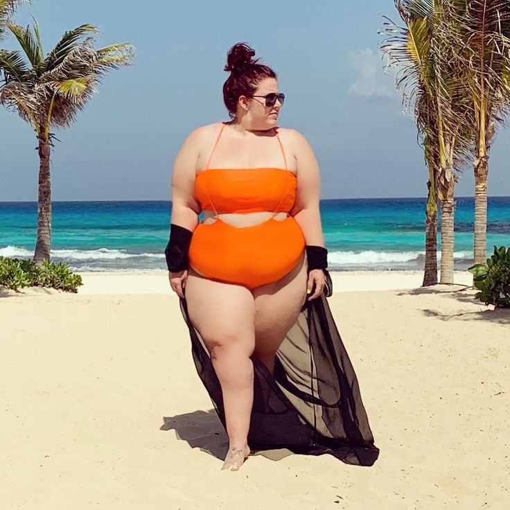Пляж толстые женщины фото Blogger Curves, Curls and Clothes в 2023 г