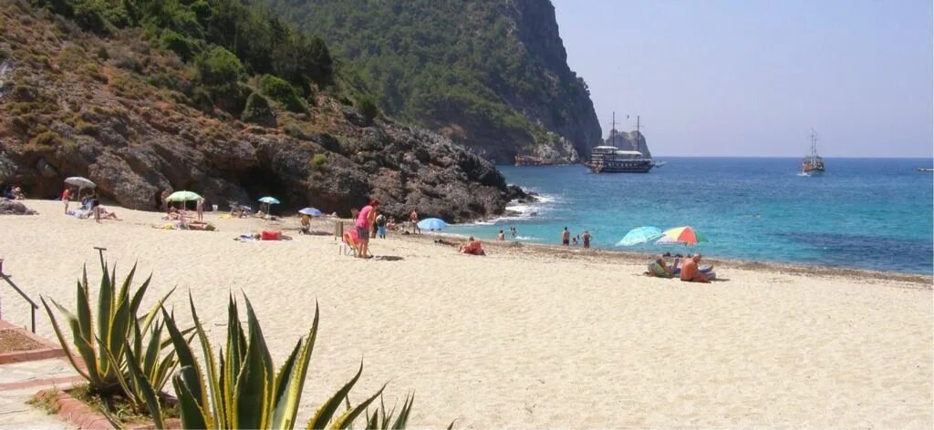 Пляж турции фото туристов Pin by BeachFix on Cleopatra Beach, Turkey Turkey travel guide, Beach resorts, T