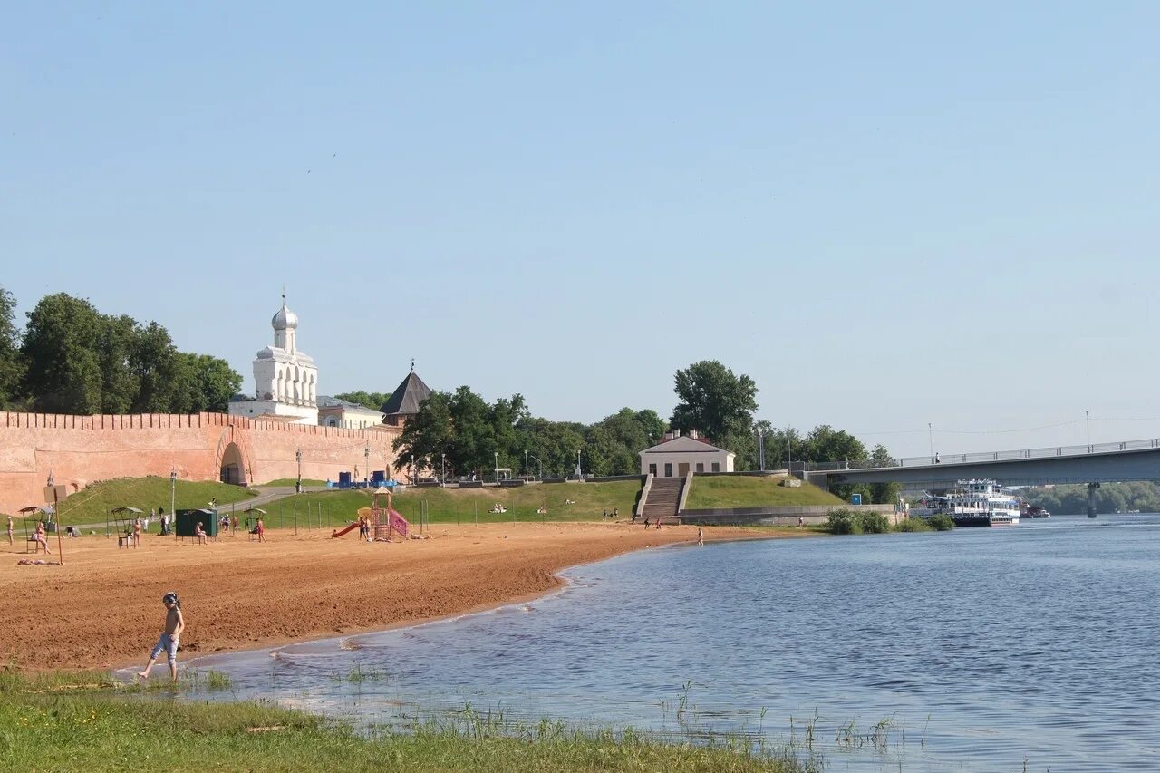 Пляж великий новгород фото Новгородские пляжи готовят к купальному сезону - Новости - Главное управление МЧ