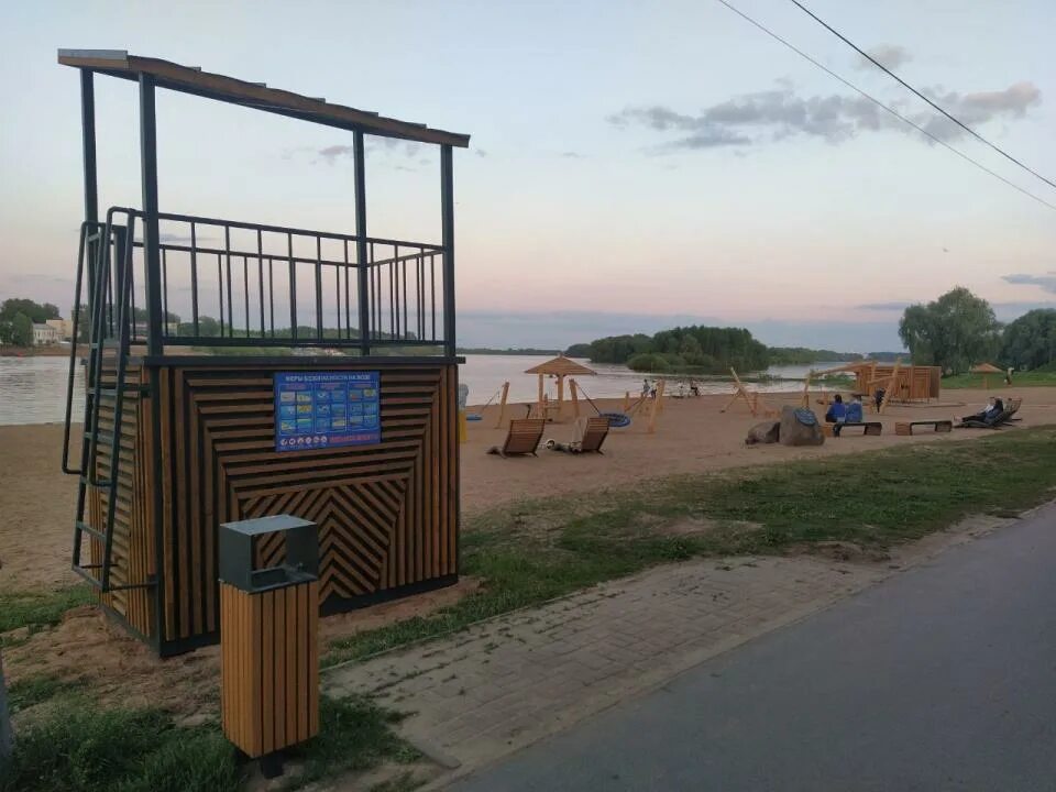 Пляж великий новгород район юрьево фото Завершили благоустройство городского пляжа