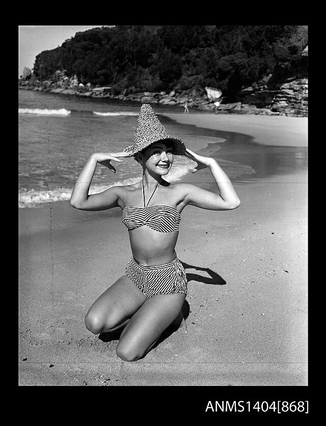 Пляжи 60 годов фото File:Model wearing hat and swimwear, Gervais Purcell c 1953 (18932447472).jpg - 
