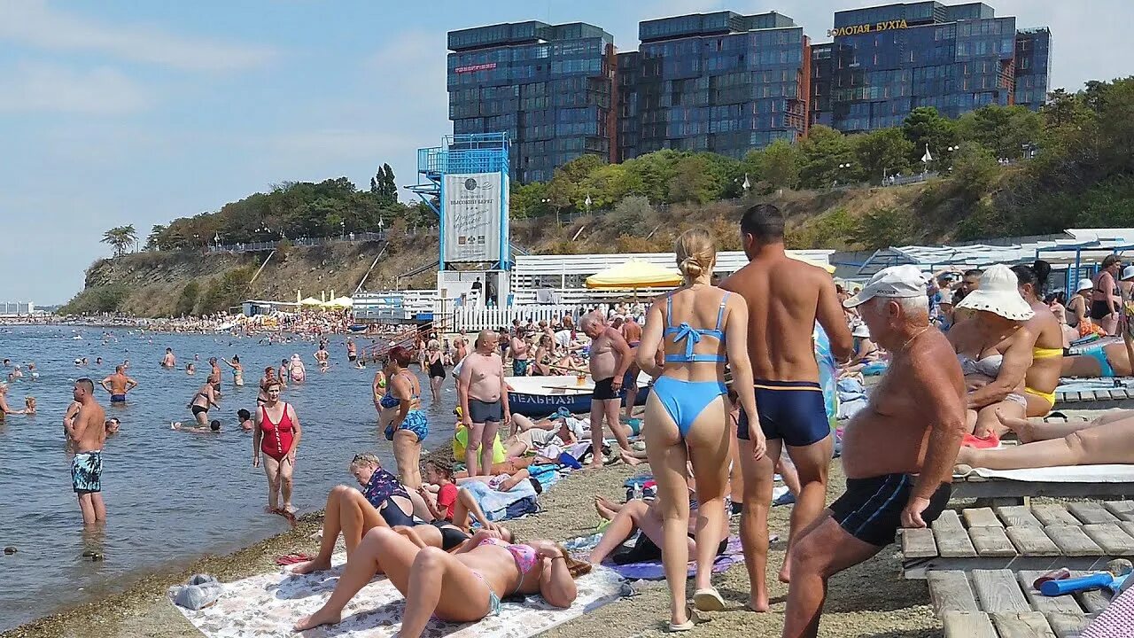 Пляжи анапы 2024 фото Анапа в сентябре. Пляж галечный в Малой бухте. Отдыхающих на Черном море много. 