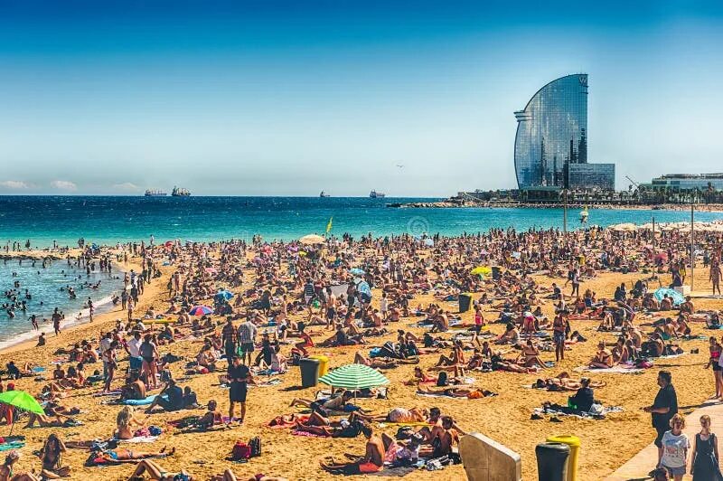Пляжи барселоны фото A Sunny Day on the Barceloneta Beach, Barcelona, Catalonia, Spain Editorial Phot