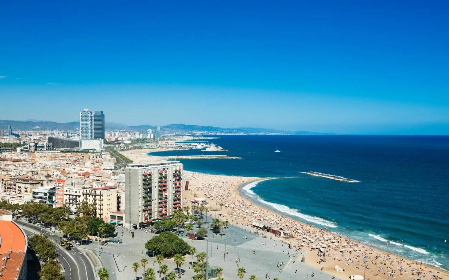 Пляжи барселоны фото Barceloneta beach in Barcelona, Spain Barceloneta beach, Visit barcelona, Barcel