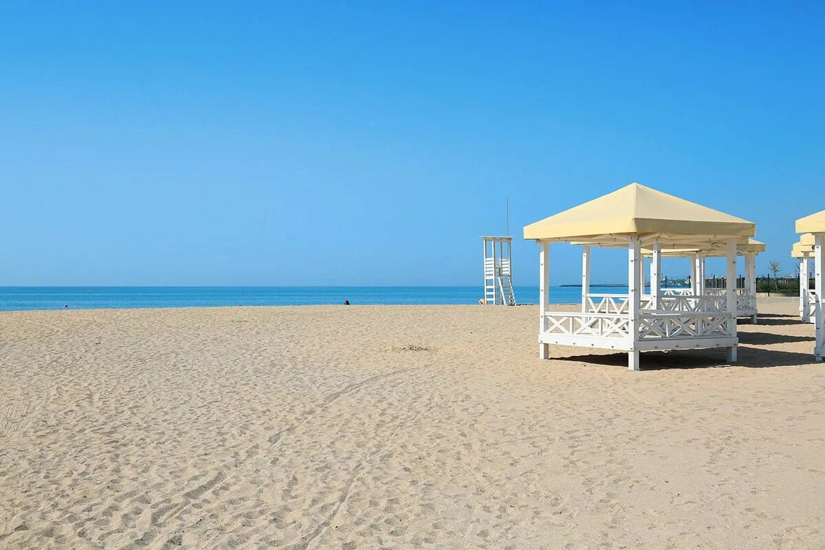Пляжи евпатории крым фото Фото территории отеля "Корона"