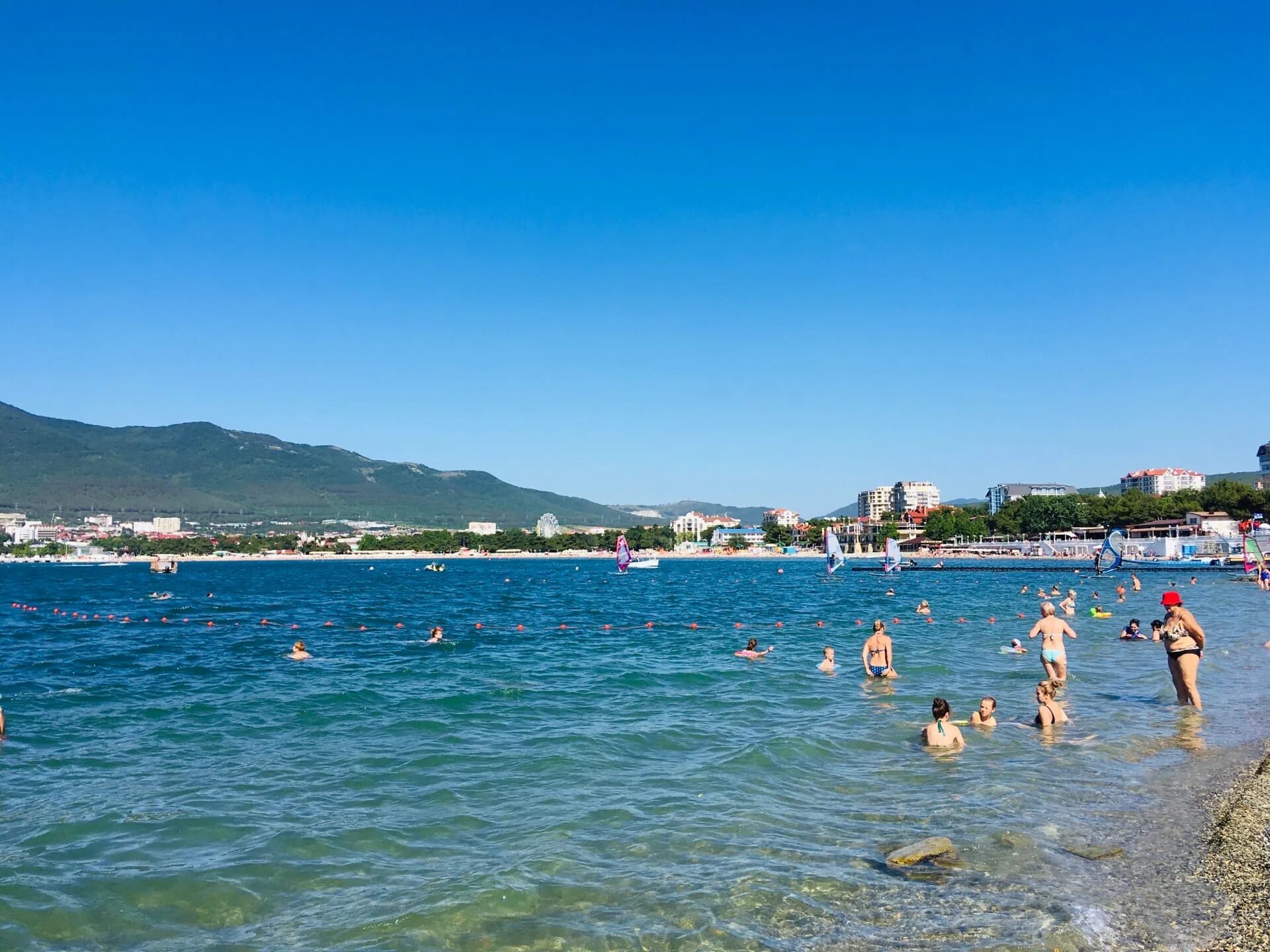 Пляжи геленджика фото Фотографии лета 2020 года в Геленджике: пляжи, набережная, море