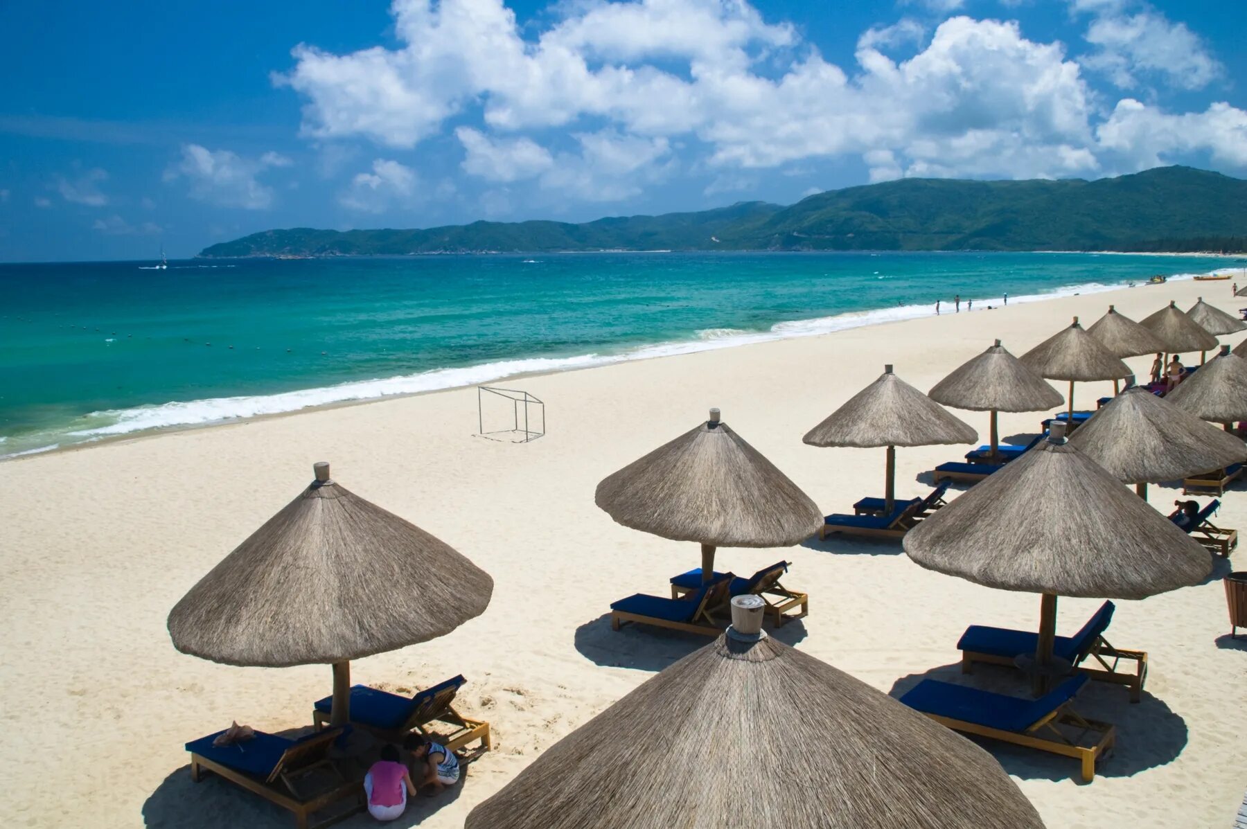 Пляжи хайнань китай фото Best places to travel in July Skyscanner Australia