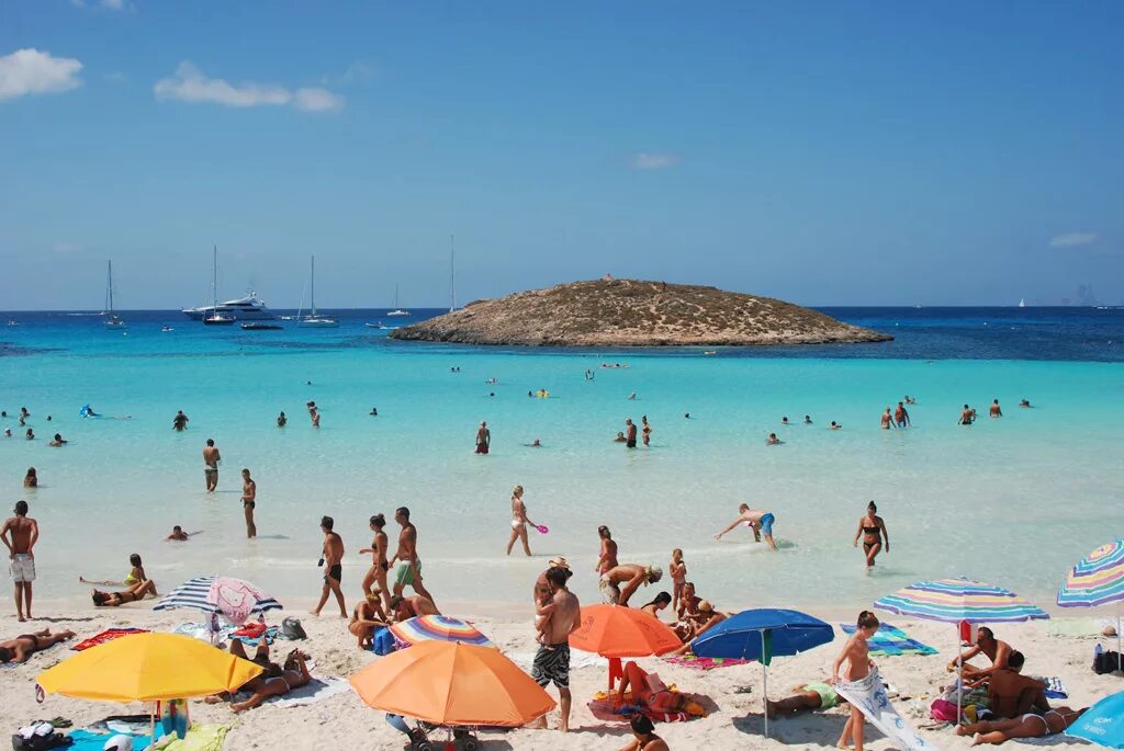 Пляжи испании фото Пляж Сес Ильетас или Ses Illetes Beach из категории самые лучшие пляжи Испании -