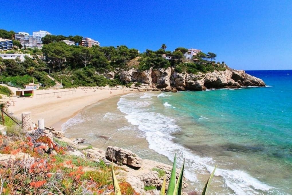 Пляжи испании фото Bonita casa a pie de la playa para 9. WIFI, aacc. - Houses for Rent in Salou, Ca