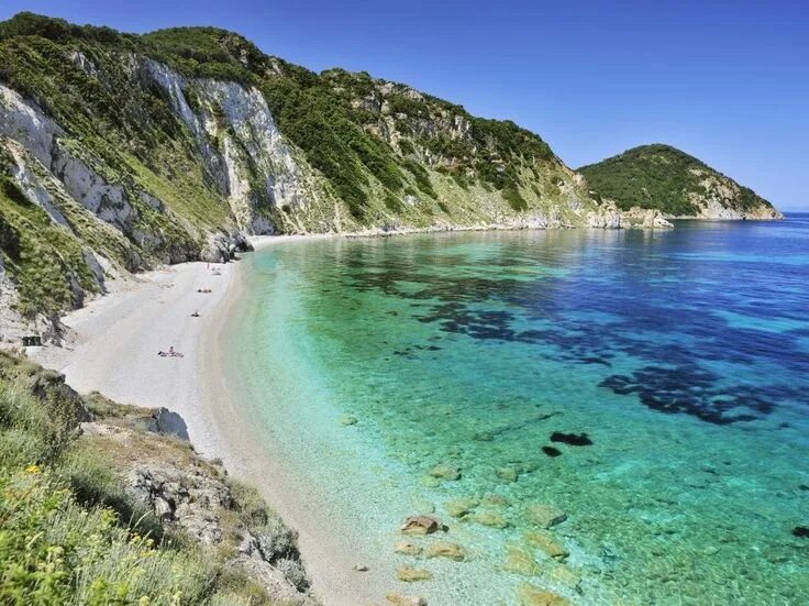 Пляжи италии фото The Best Beaches in Italy to Visit This Summer Most beautiful beaches, Places to