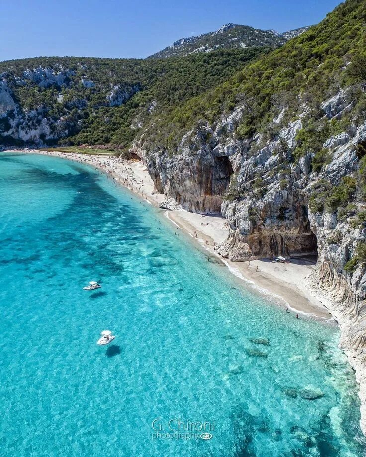 Пляжи италии фото Cala Luna Sardinia/Italy by Giuseppe Chironi. 978x1223 Cool places to visit, Bea