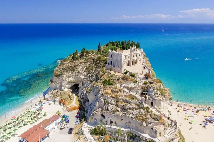 Пляжи италии фото The Secret Beach Town That Should Be on Every Italian Itinerary Italy beaches, C