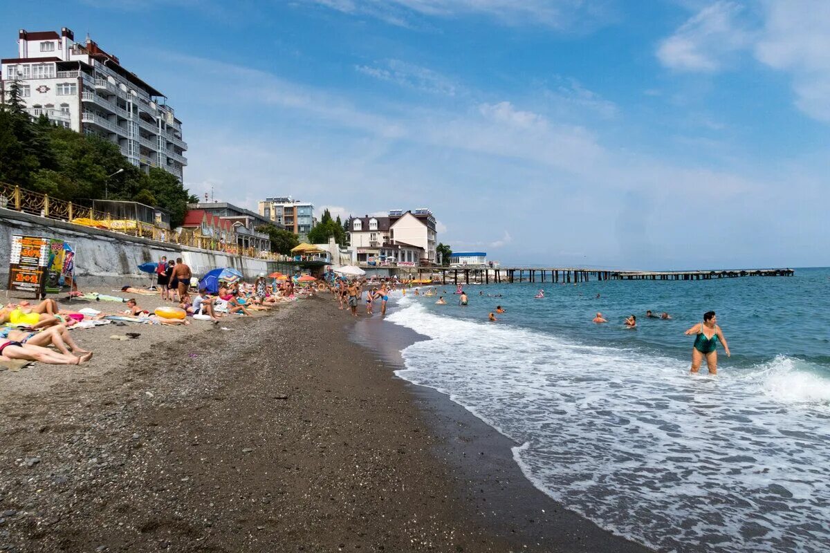 Пляжи крыма алушта фото Фото территории отеля "Атлантик"