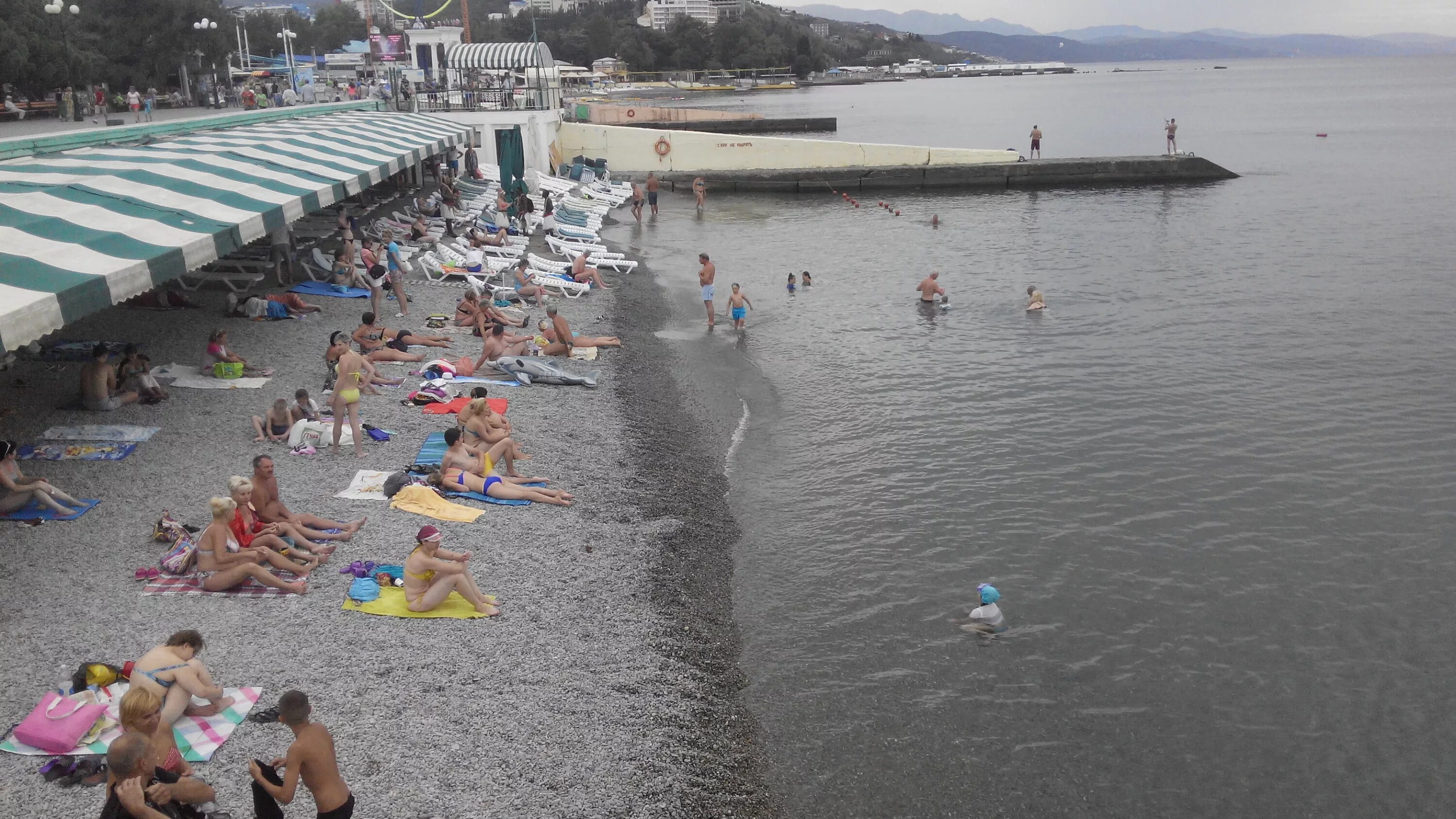 Пляжи крыма алушта фото Фотографии Алушты Крым Большая Ялта