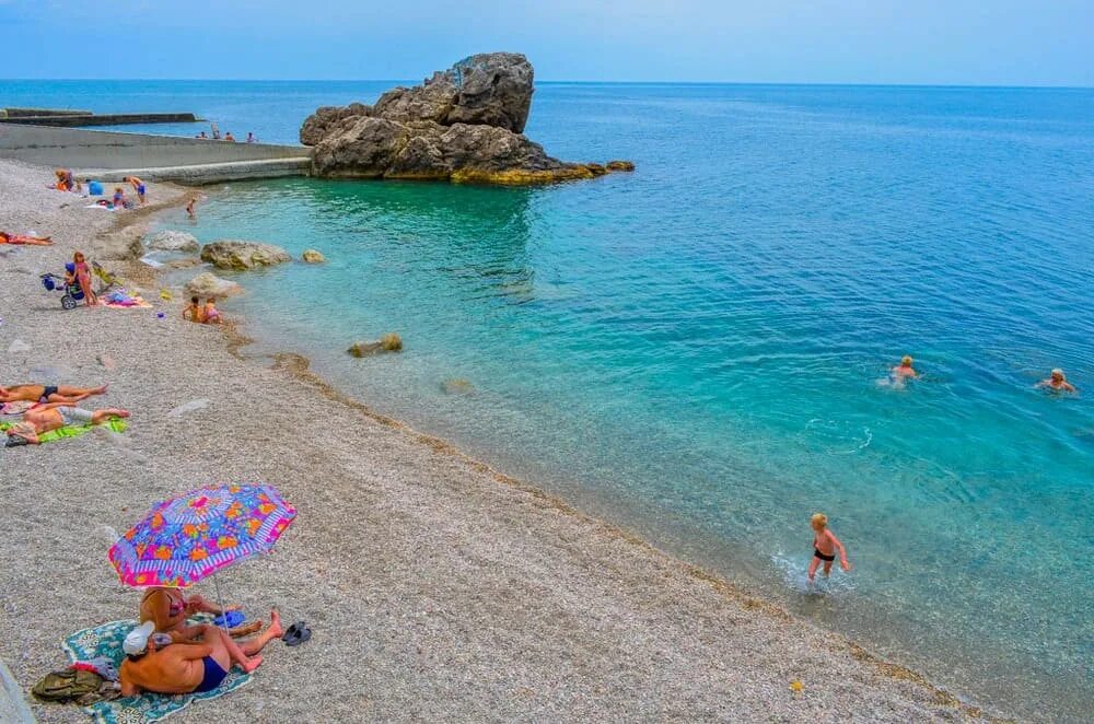 Пляжи крыма фото отдыхающих Алупка (Крым) 2024 - отдых, цены на отели на берегу моря в Алупке