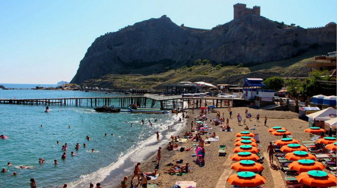 Пляжи крыма фото отдыхающих Крым собирается принять более 8 млн туристов в курортный сезон-2021 ::Первый Сев