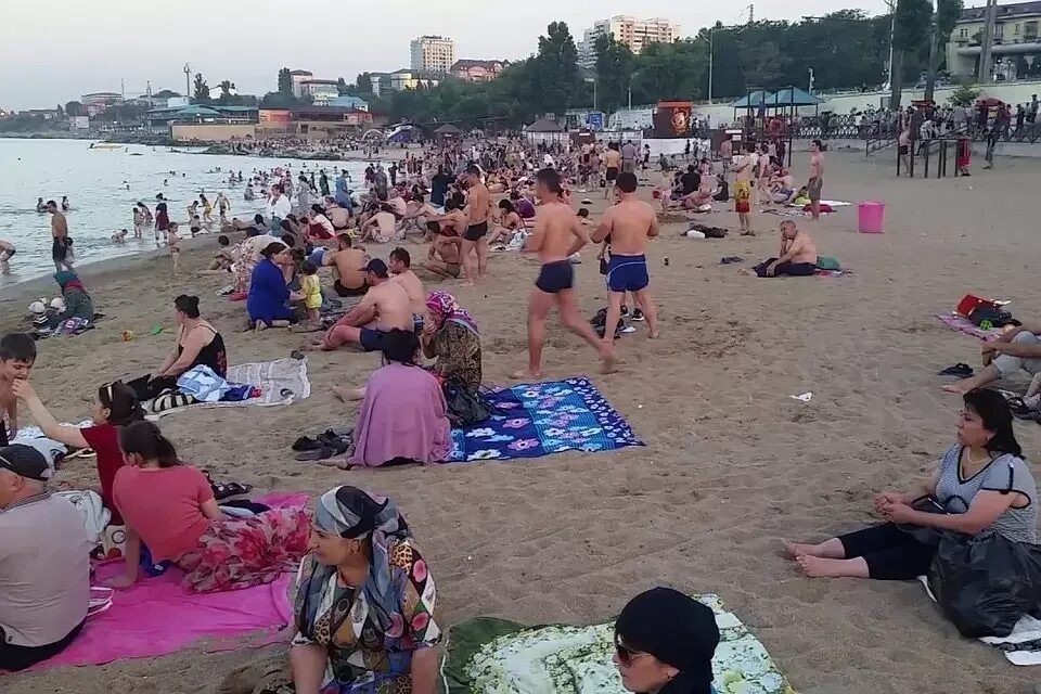 Пляжи махачкалы фото Почему русские почти не отдыхают на Каспийском море в Дагестане. Разбираемся Этн
