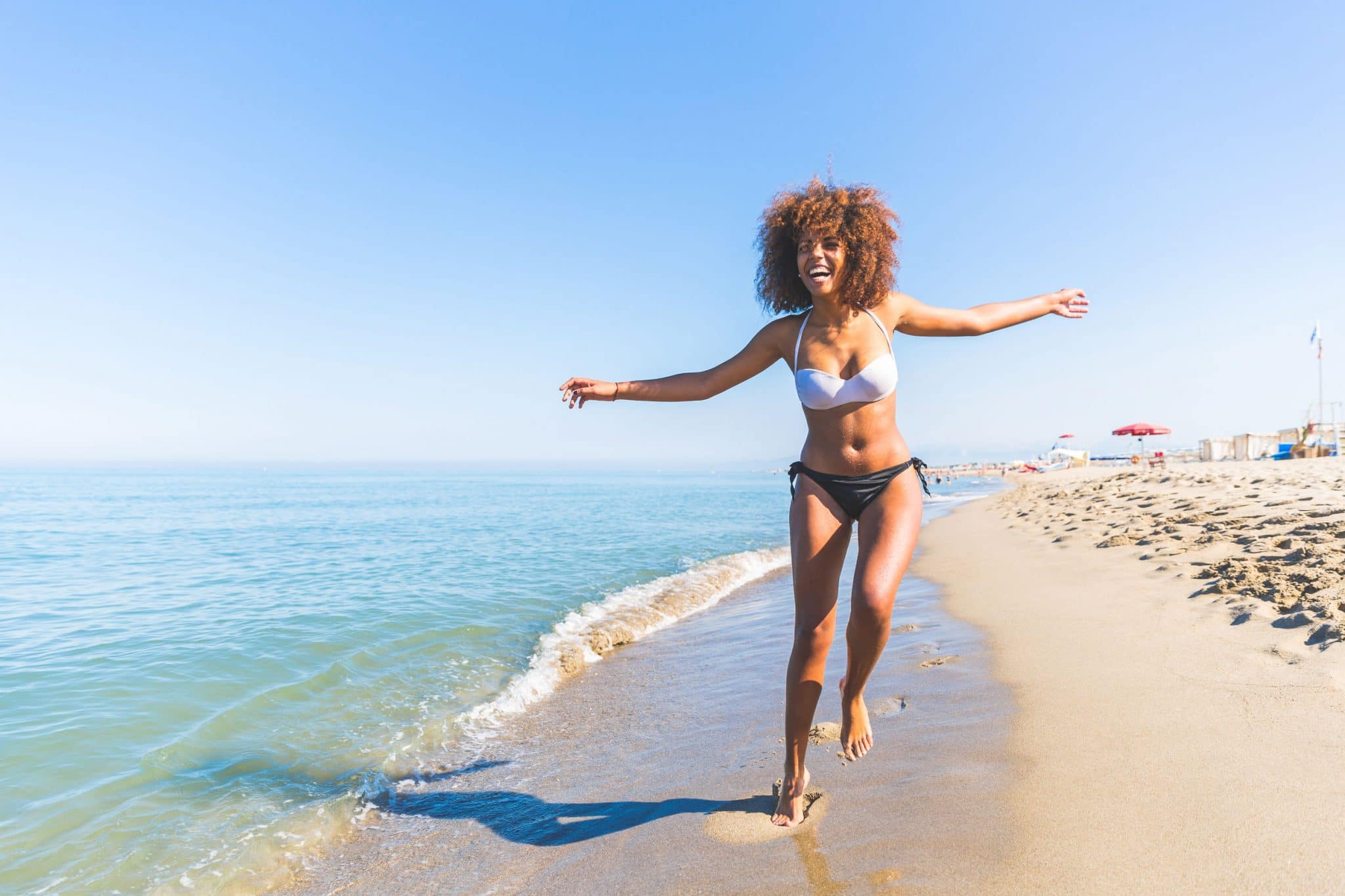 Пляжи мини бикини фото Best Places to Wear Mini Bikini Elle Courbee