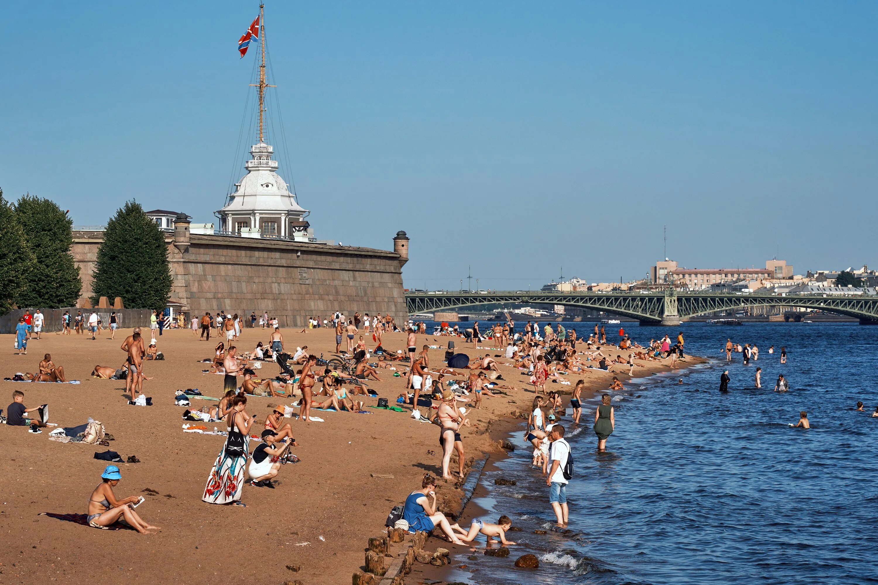 Пляжи петербурга фото Петербург во второй раз обновил рекорд жары - Российская газета