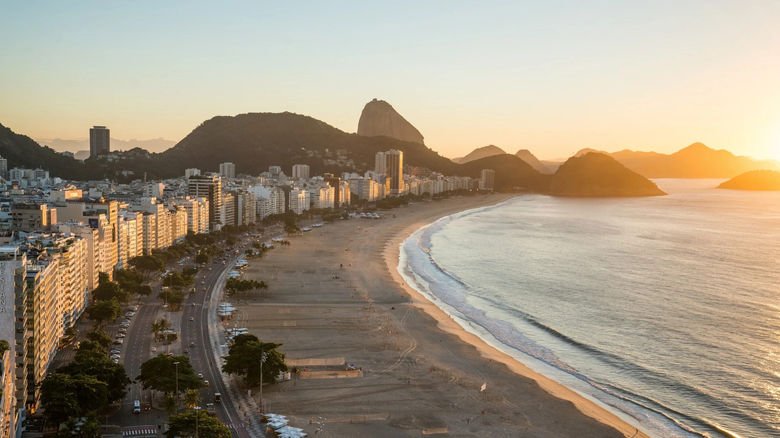 Пляжи рио де жанейро фото Rio de Janeiro Beaches Will Remain Closed Until There's a Vaccine Condé Nast Tra