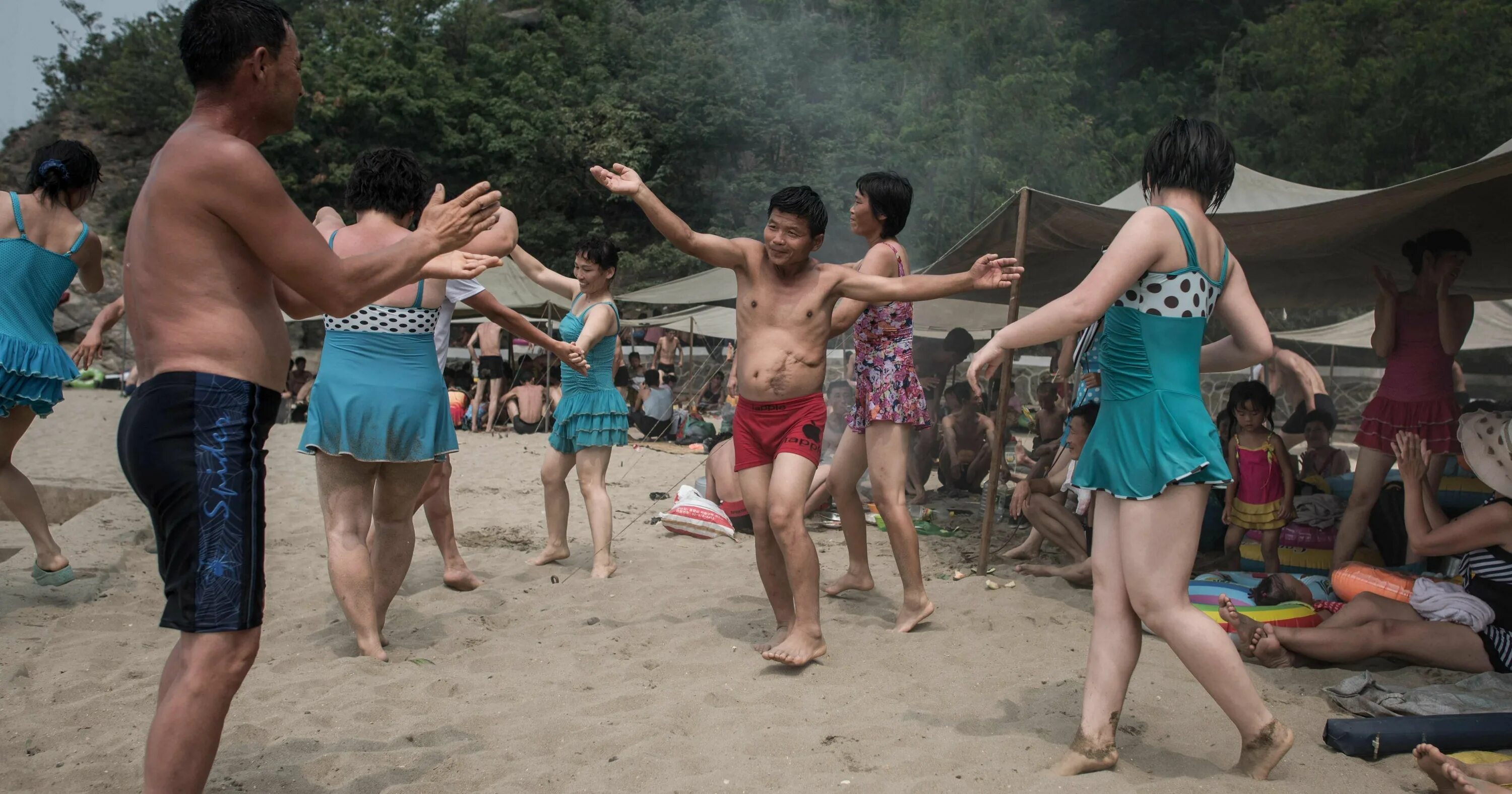 Пляжи северной кореи фото Life in North Korea: What you are allowed to see Life in north korea, North kore