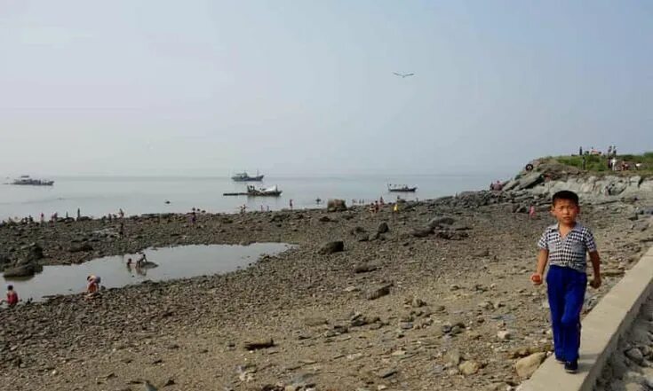 Пляжи северной кореи фото Hanging out at the beach in North Korea - in pictures Beach, North korea, Korea