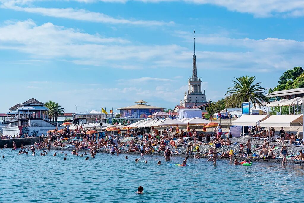 Пляжи сочи летом фото Администрация города Сочи - Пляжный сезон в Сочи планируют продлить до конца окт