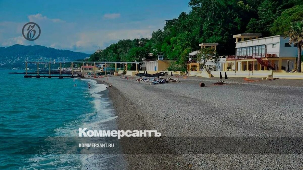 Пляжи сочи летом фото Сочинские пляжи открыты для отдыхающих после шторма - Коммерсантъ Краснодар